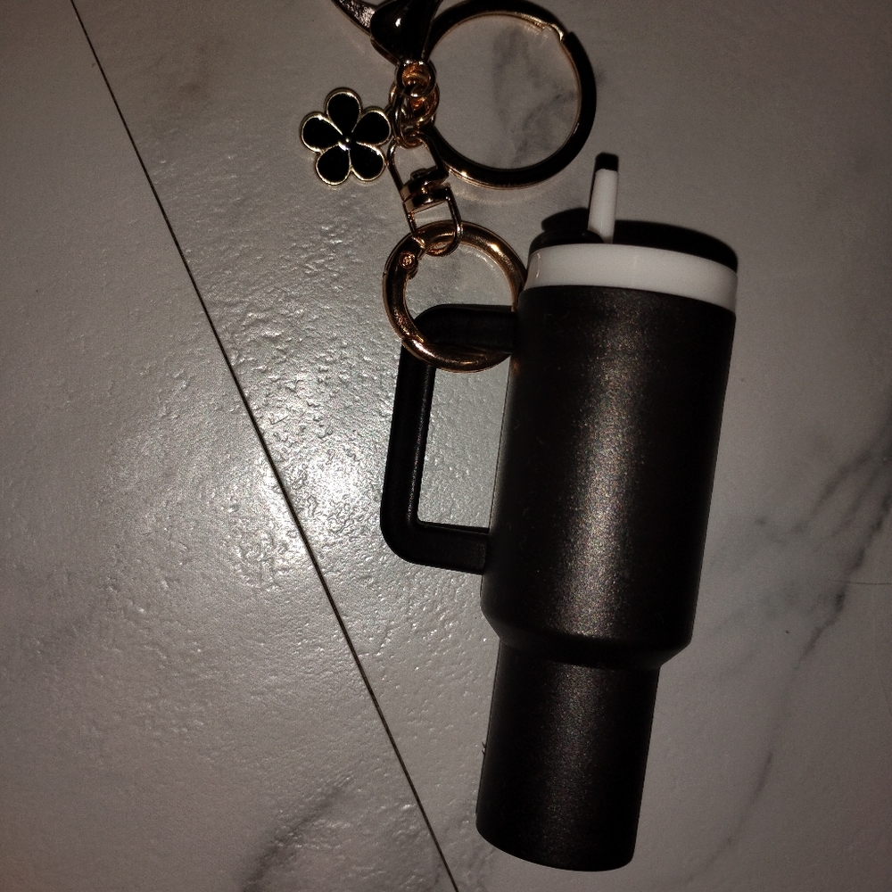 Black and White Travel Mug Mini Tumbler Keychain Patikil With Charm Flower